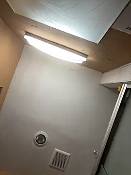 Crackkers online show from 10-23-25, 04:45