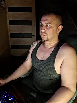 Snapshot of Foxyshaved chatting on 04-16-26, 05:36 Foxyshaved online show from 04-16-26, 05:36