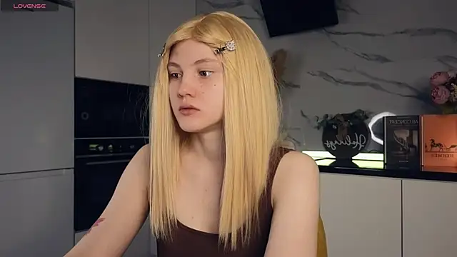 MaryCoopeer online show from 01-19-25, 05:15