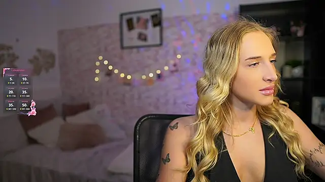 Nicolette  Shea  online show from 02-28-25, 09:04