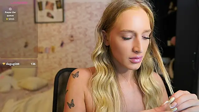 Nicolette  Shea  online show from 09-11-25, 09:20