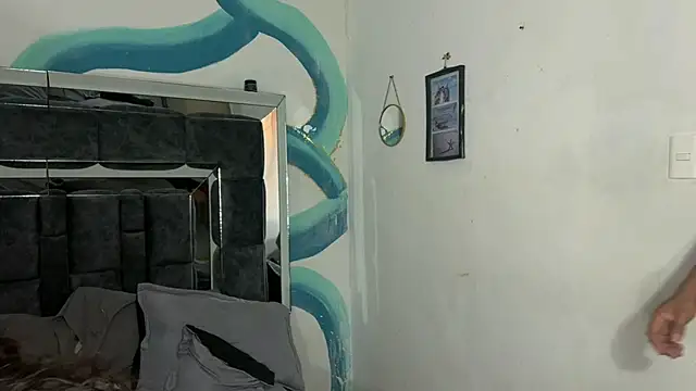 Snapshot of Hells_bells chatting on 11-01-25, 11:23 Hells bells online show from 11-01-25, 11:23