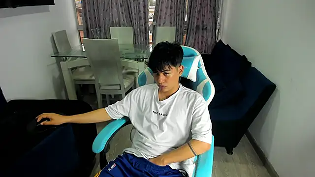 Snapshot of Franco_Rizzo_ chatting on 02-06-25, 10:32 Franco Rizzo  online show from 02-06-25, 10:32
