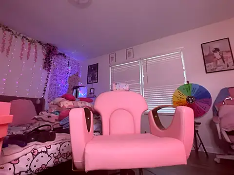 Snapshot of VixenCapri chatting on 10-26-25, 06:47 VixenCapri online show from 10-26-25, 06:47