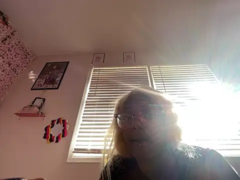 Snapshot of VixenCapri chatting on 11-11-25, 02:17 VixenCapri online show from 11-11-25, 02:17