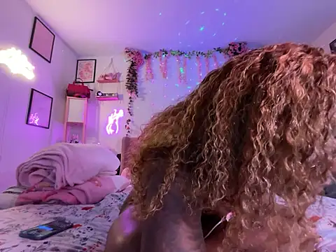 Snapshot of VixenCapri chatting on 11-22-25, 05:12 VixenCapri online show from 11-22-25, 05:12