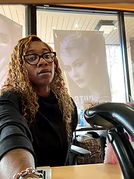 Snapshot of VixenCapri chatting on 11-24-25, 02:39 VixenCapri online show from 11-24-25, 02:39