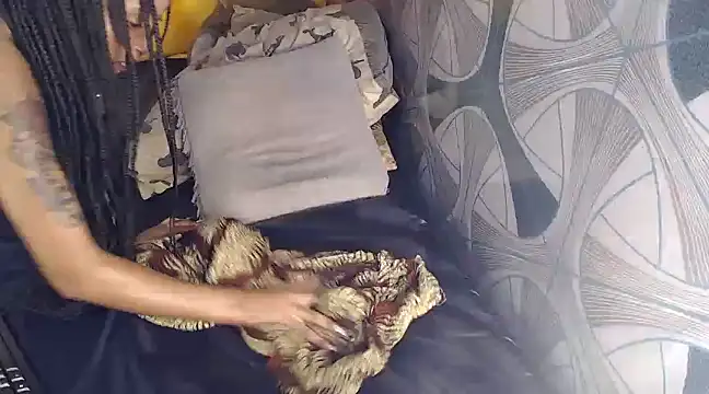 Candiey001 online show from 12-19-24, 11:35