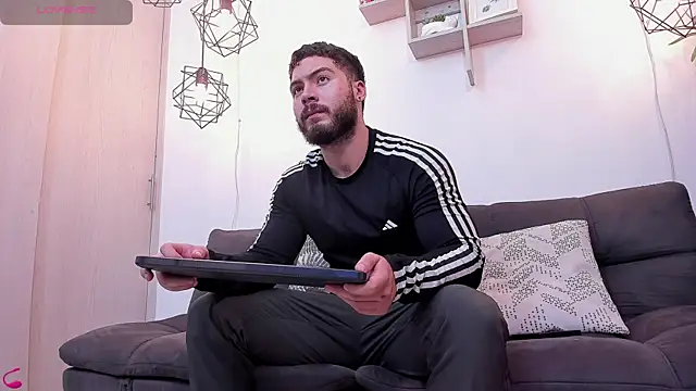 SebastianVilla  online show from 01-07-25, 11:14