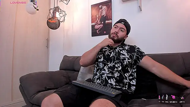 Snapshot of SebastianVilla_ chatting on 10-08-25, 10:40 SebastianVilla online show from 10-08-25, 10:40