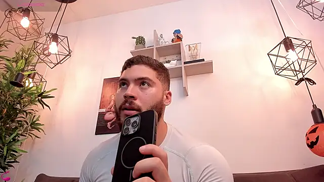 Snapshot of SebastianVilla_ chatting on 10-24-25, 11:01 SebastianVilla online show from 10-24-25, 11:01