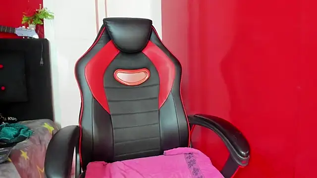 Andrefoxx  online show from 10-26-25, 04:02