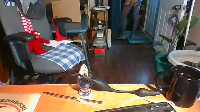 Daremeknot online show from 12-16-24, 01:54