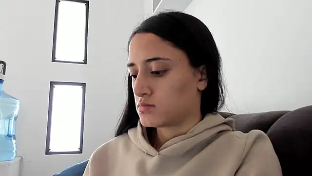  Caroliinee  online show from 02-19-25, 04:22