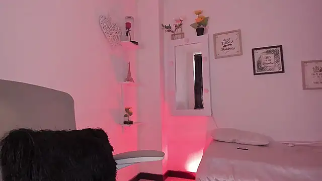  Caroliinee  online show from 09-10-25, 05:24