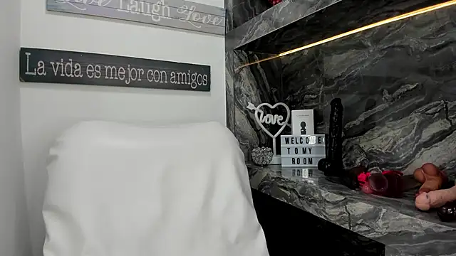 miss danika online show from 12-19-24, 11:07