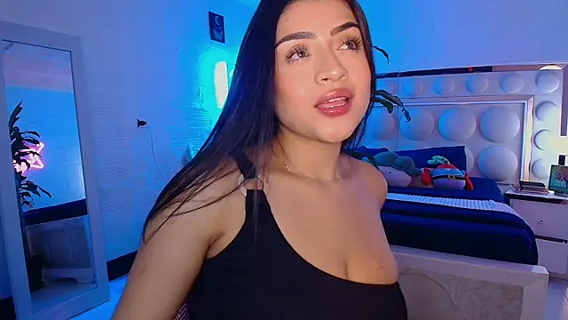 lucianaroy online show from 10-15-25, 03:17