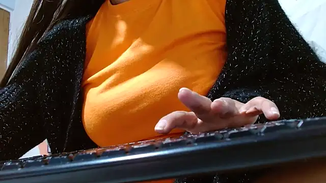 lupita84 online show from 12-15-25, 10:58