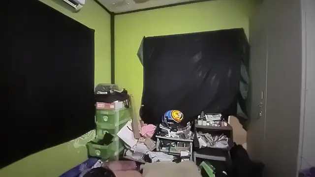 Snapshot of Tipredeye chatting on 10-15-25, 08:20 Tipredeye online show from 10-15-25, 08:20