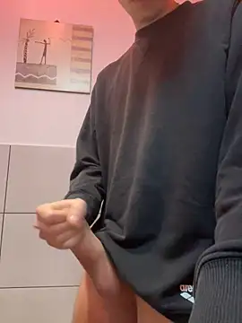 Snapshot of M1LL10N chatting on 01-02-25, 03:40 M1LL10N online show from 01-02-25, 03:40