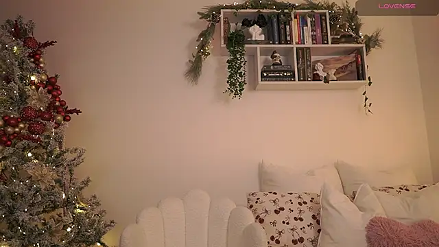 Snapshot of EmilyxRose_- chatting on 12-16-24, 07:32 EmilyxRose - online show from 12-16-24, 07:32