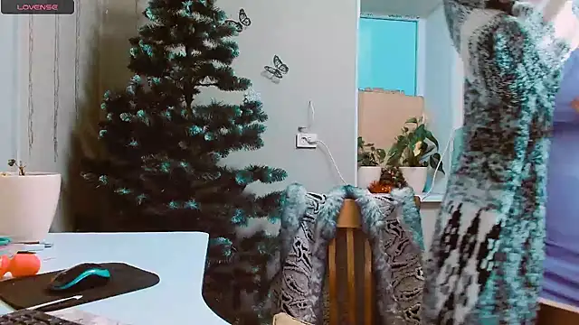 Snapshot of RosaJil chatting on 12-20-24, 02:27 RosaJil online show from 12-20-24, 02:27