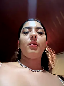 MarianaBenz online show from 10-20-25, 12:00