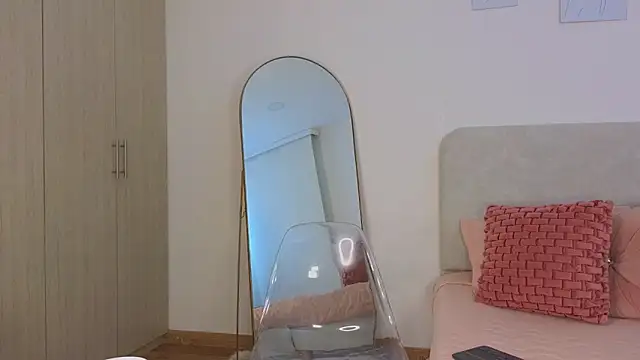 KristennBlue online show from 12-18-25, 04:35