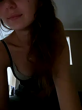 QuitieLia online show from 10-26-25, 09:26