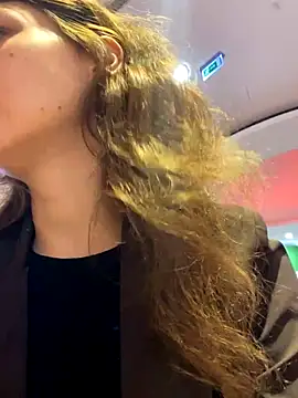 QuitieLia online show from 11-05-25, 08:36