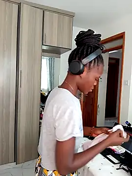 Snapshot of petiteebony_81 chatting on 01-16-25, 07:28 petiteebony 81 online show from 01-16-25, 07:28