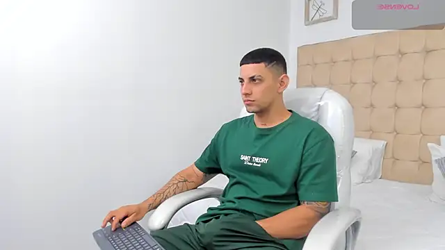 Alex cute77 online show from 01-08-26, 12:51