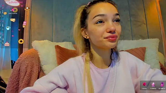 Snapshot of Sassy_Teen chatting on 12-19-25, 06:53 Sassy Teen online show from 12-19-25, 06:53