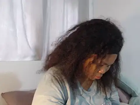 Snapshot of Real1SweetQueen chatting on 10-18-25, 05:32 Real1SweetQueen online show from 10-18-25, 05:32