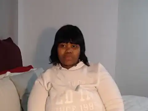 Snapshot of Real1SweetQueen chatting on 10-26-25, 04:35 Real1SweetQueen online show from 10-26-25, 04:35