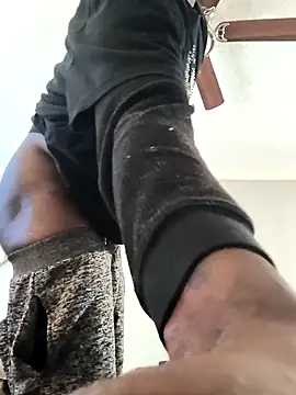 Snapshot of icyMike43 chatting on 12-15-25, 05:17 icyMike43 online show from 12-15-25, 05:17