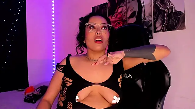 Snapshot of willow_poisson chatting on 12-27-24, 08:28 willow poisson online show from 12-27-24, 08:28