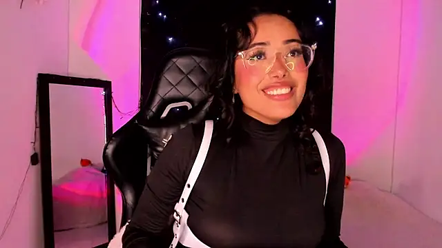 Snapshot of willow_poisson chatting on 01-13-25, 11:27 willow poisson online show from 01-13-25, 11:27