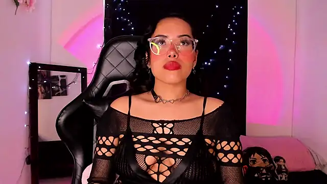 Snapshot of willow_poisson chatting on 03-06-25, 06:26 willow poisson online show from 03-06-25, 06:26