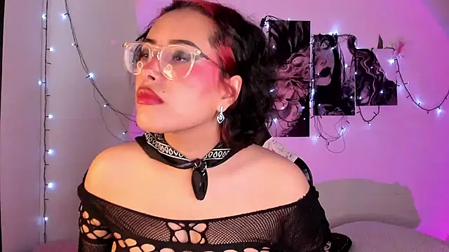 Snapshot of willow_poisson chatting on 09-22-25, 05:26 willow poisson online show from 09-22-25, 05:26