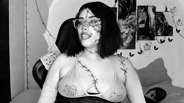 Snapshot of willow_poisson chatting on 10-18-25, 05:46 willow poisson online show from 10-18-25, 05:46