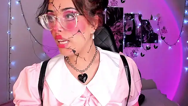 Snapshot of willow_poisson chatting on 10-29-25, 05:36 willow poisson online show from 10-29-25, 05:36