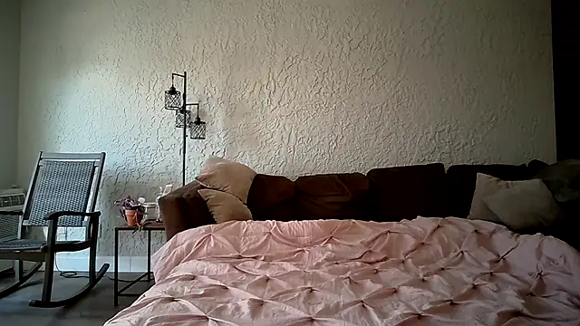 Snapshot of Cemg chatting on 02-14-25, 03:15 Cemg online show from 02-14-25, 03:15