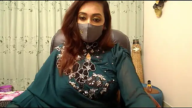 Snapshot of OH-Monica chatting on 10-31-25, 12:11 OH-Monica online show from 10-31-25, 12:11