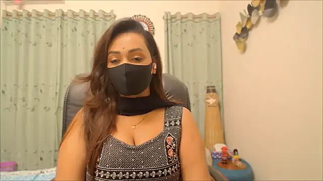 Snapshot of OH-Monica chatting on 12-15-25, 08:57 OH-Monica online show from 12-15-25, 08:57