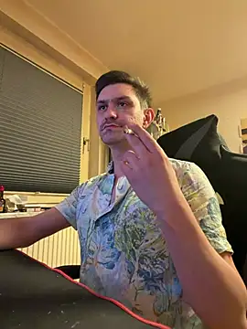 Snapshot of Shaiiboy chatting on 03-02-26, 12:13 Shaiiboy online show from 03-02-26, 12:13