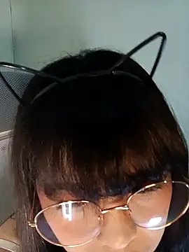 Snapshot of Chall_mee chatting on 11-17-25, 05:41 Chall mee online show from 11-17-25, 05:41