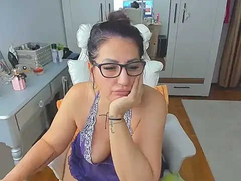 karenncougar online show from 02-08-25, 05:50