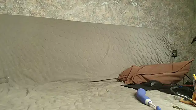 LonelyFlower online show from 01-11-26, 10:20