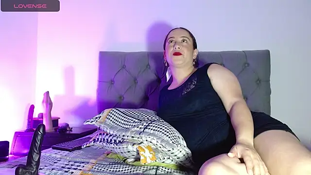 mia-luna-x online show from 01-21-25, 11:55